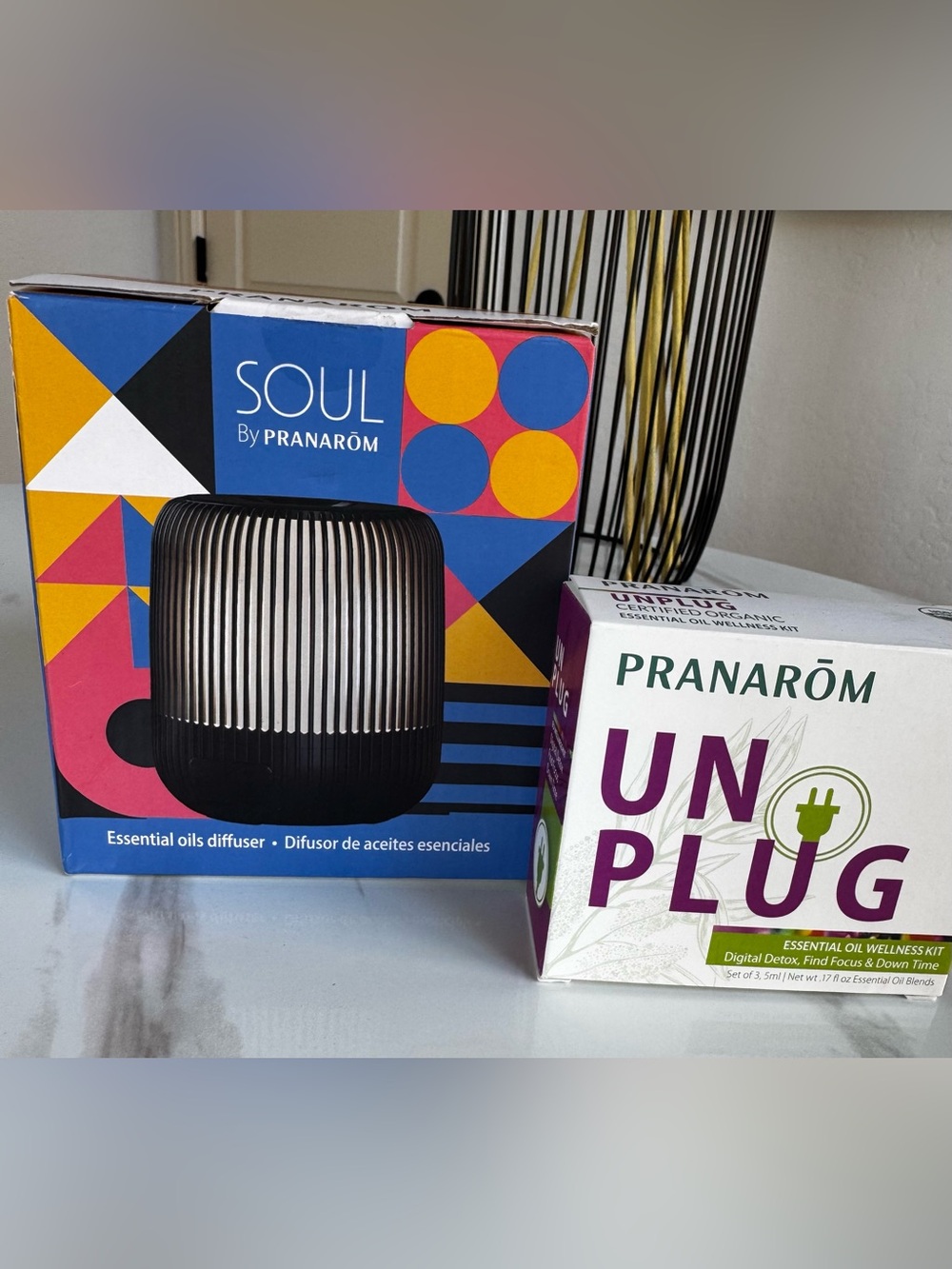 Pranarom Black Ribbed Essential Oil Diffuser - Picture 5 of 9